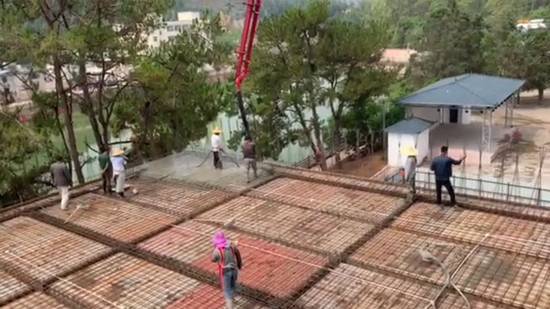 江西丰城 35米搅拌泵车混凝土天泵车基地施工现场 