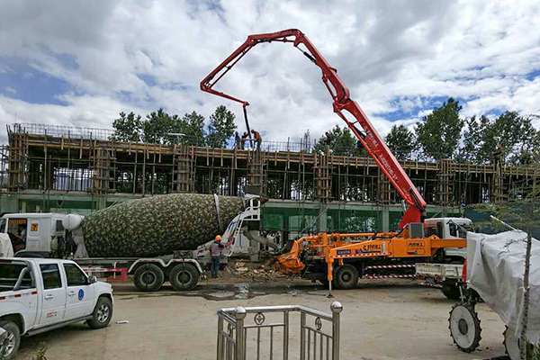 昊博泵车修建高速公路工程